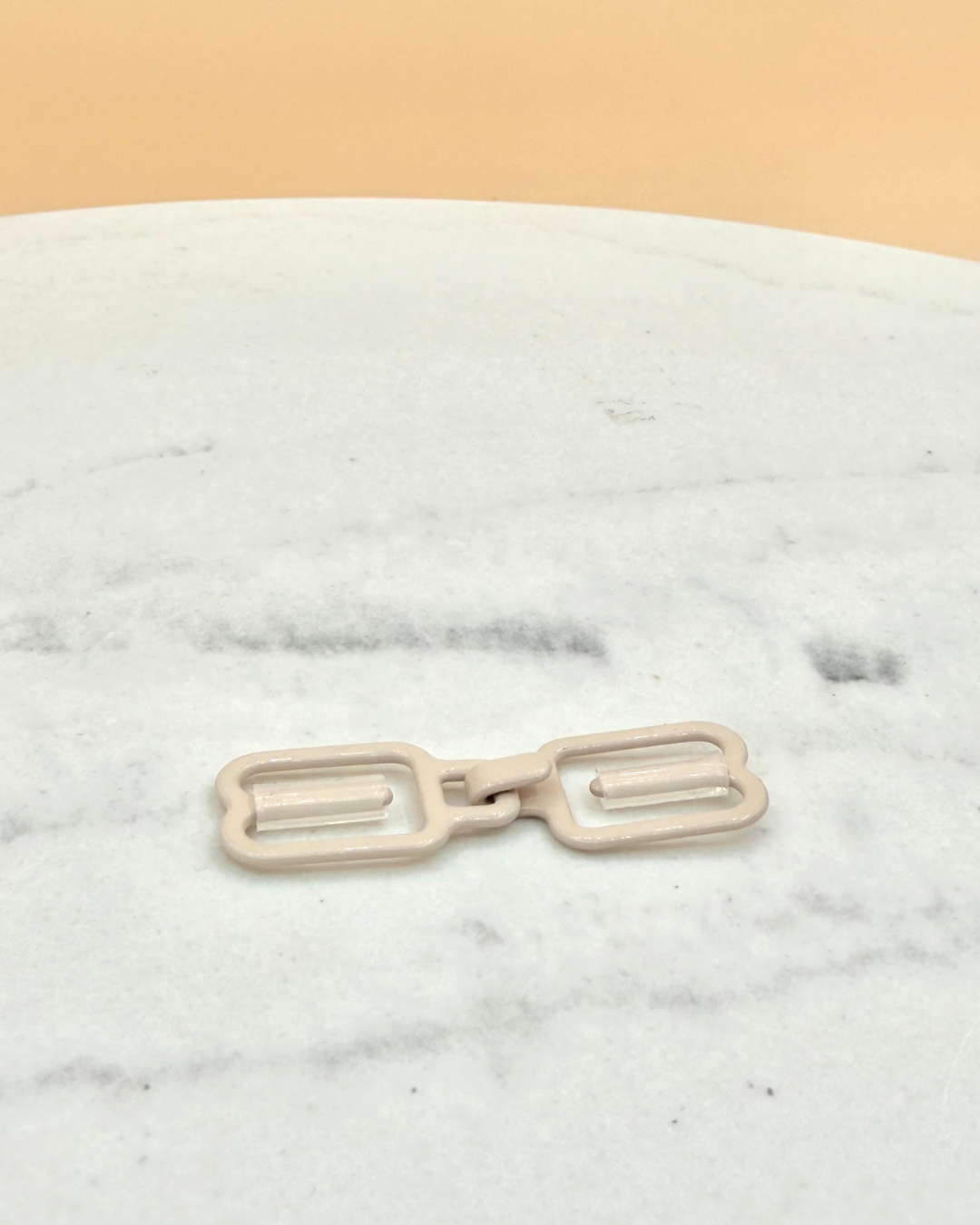 THE GOOD HOOK narrow racerback bra converter clip in beige
