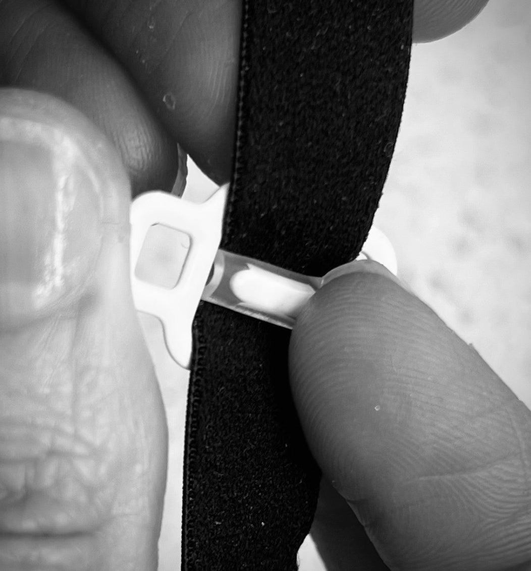 How to lock THE GOOD HOOK bra converter clip onto bra straps - slide tube across centre bar of clip to close the gap.